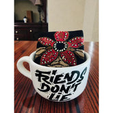 Combo Taza Tazón Stranger Things + Media Soquete Algodón